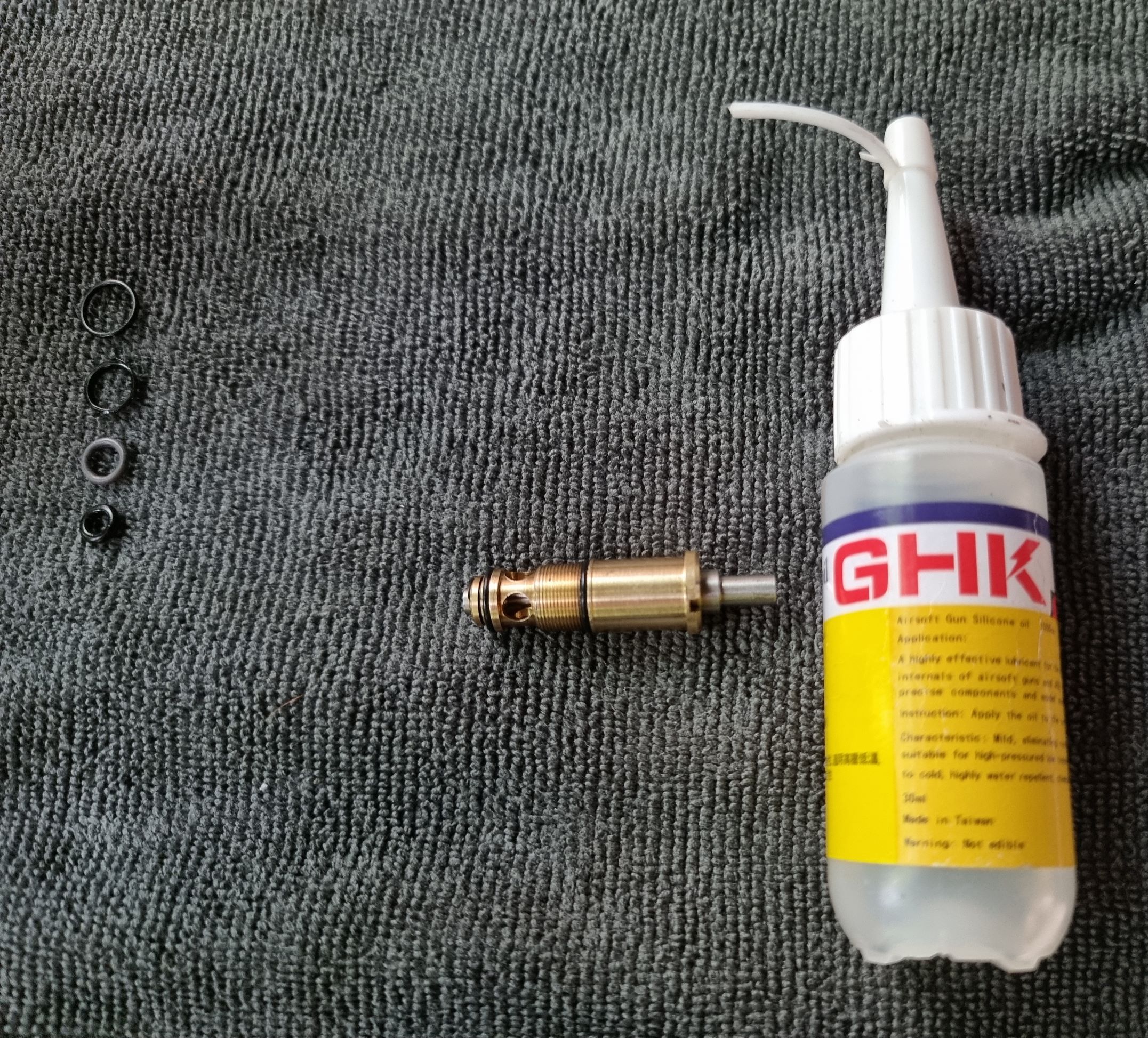 GHK Replacing The Valve Output O-Rings Guide: Give the O-Rings a light coating of Silicone Oil